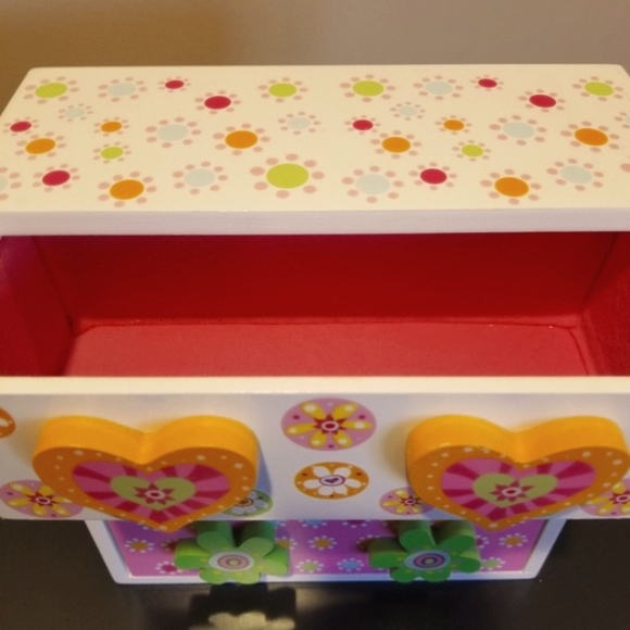 Bead Bazaar Pink, Orange, Green Whimsical Girls Wooden Jewelry Bead Box - Picture 8 of 12